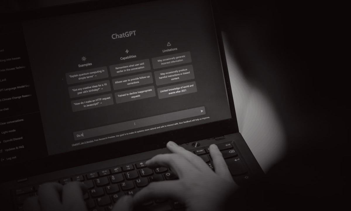 Photograph accompanying 10 Effective ChatGPT Prompts for Musicians